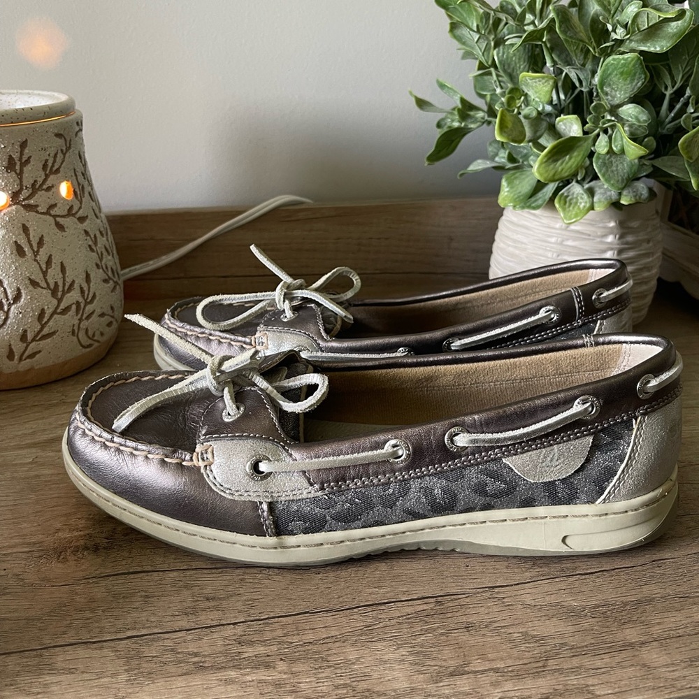 Never been worn sperrys!